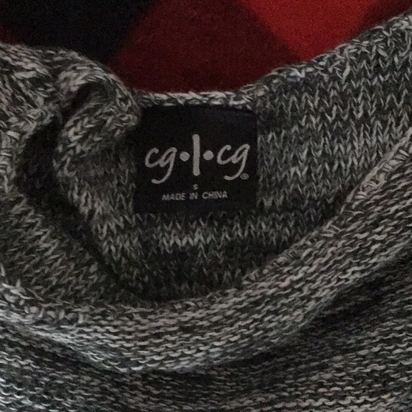 Women’s sweater size small - Picture 2 of 3